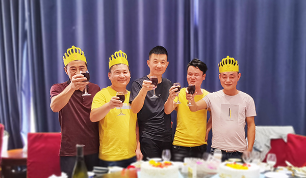 高溫離心風(fēng)機(jī)廠(chǎng)家-佰斯拓家人們的9月生日會(huì)